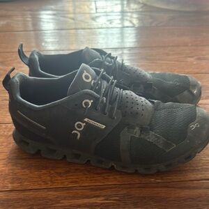 On Running womens Black Running Shoes